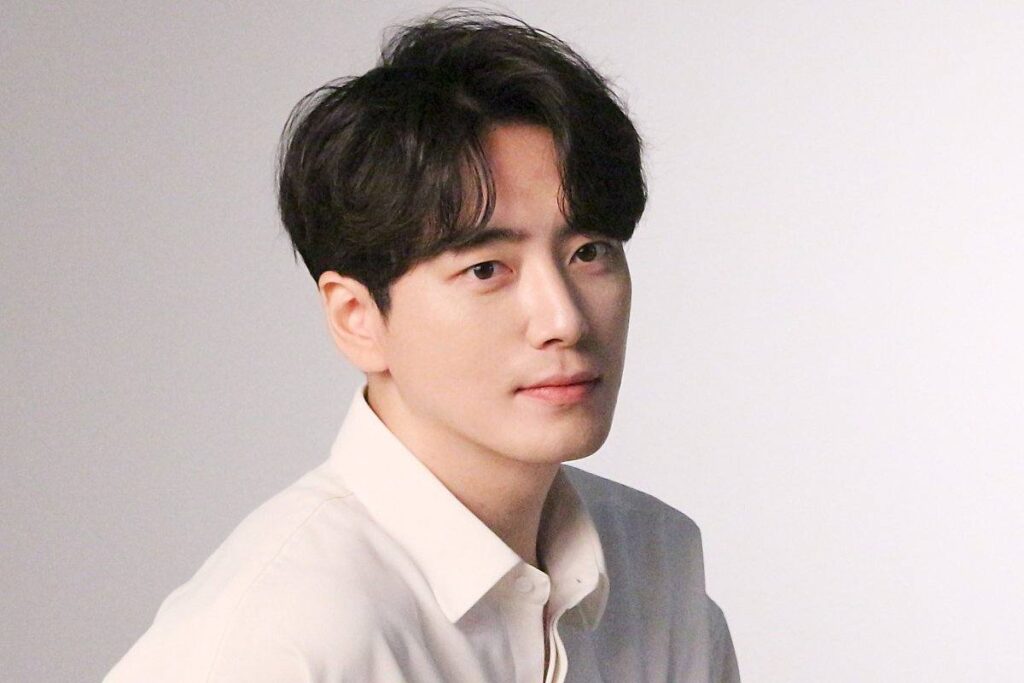ประวัติอีจุนฮยอก (Lee Joon Hyuk) 이준혁